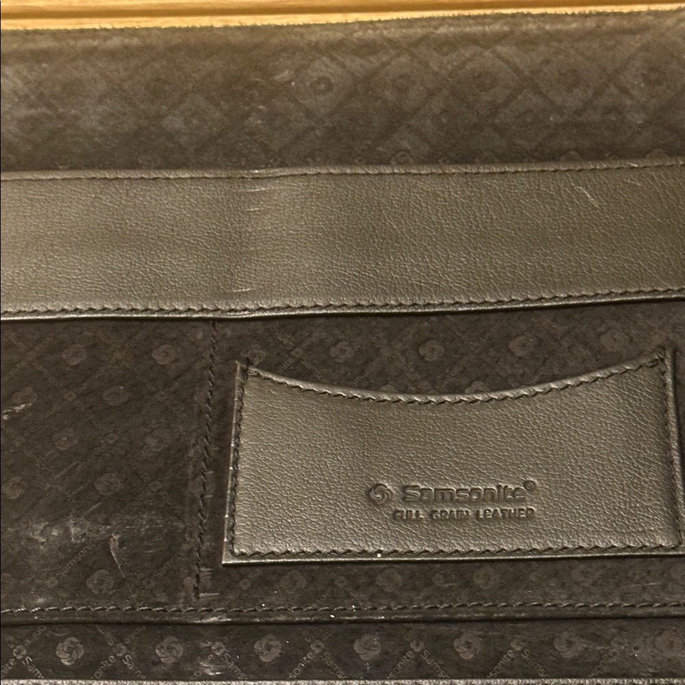 Samsonite Soft Leather Padfolio - image 8